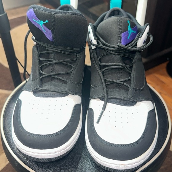 Jordan Fadeaway sz 11 - Picture 5 of 11